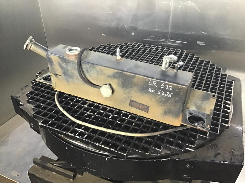 Liebherr Equalizing Reservoir - Expansion tank: picture 2 Liebherr Equalizing Reservoir - Expansion tank: picture 2