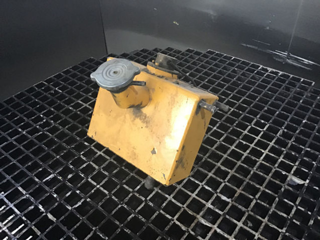 Liebherr Equalizing Reservoir - Expansion tank: picture 2 Liebherr Equalizing Reservoir - Expansion tank: picture 2