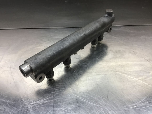 Liebherr High Pressure Rail Left - Fuel system: picture 3 Liebherr High Pressure Rail Left - Fuel system: picture 3