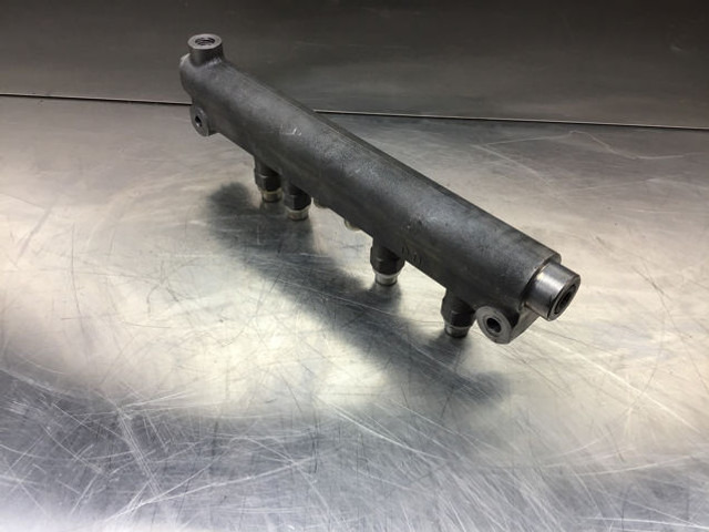 Liebherr High Pressure Rail Left - Fuel system: picture 4 Liebherr High Pressure Rail Left - Fuel system: picture 4