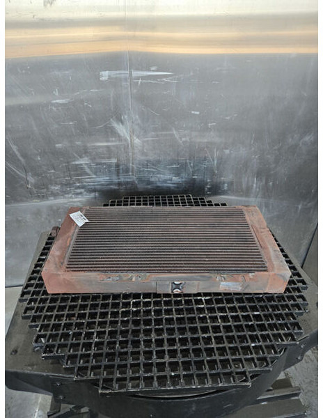 Liebherr L524 - Oil cooler: picture 2 Liebherr L524 - Oil cooler: picture 2