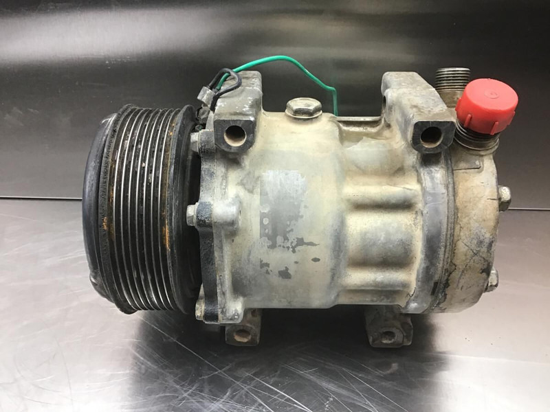 Liebherr - A/C compressor: picture 2 Liebherr - A/C compressor: picture 2