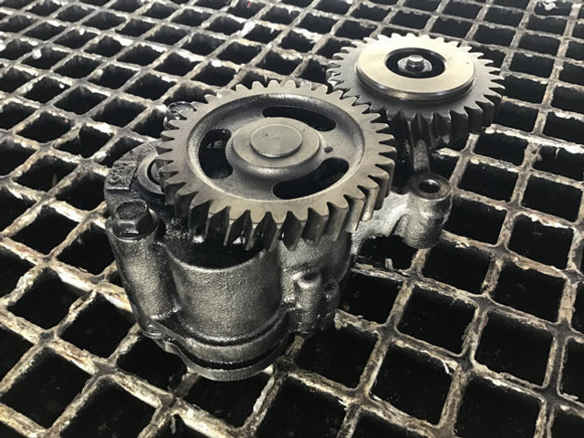 Liebherr Oil Pump - Oil pump: picture 1 Liebherr Oil Pump - Oil pump: picture 1