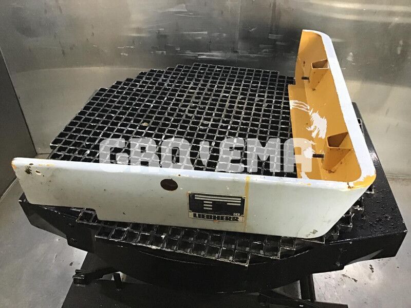 Liebherr Operators platform front - Bumper: picture 2 Liebherr Operators platform front - Bumper: picture 2