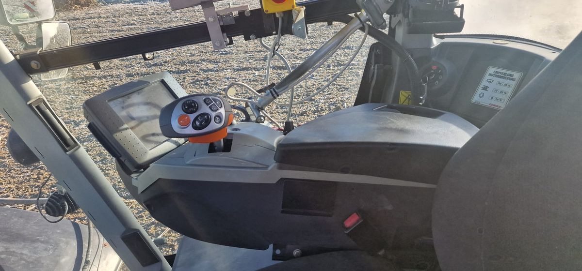 Farm tractor Claas Xerion 4500 Trac VC: picture 7
