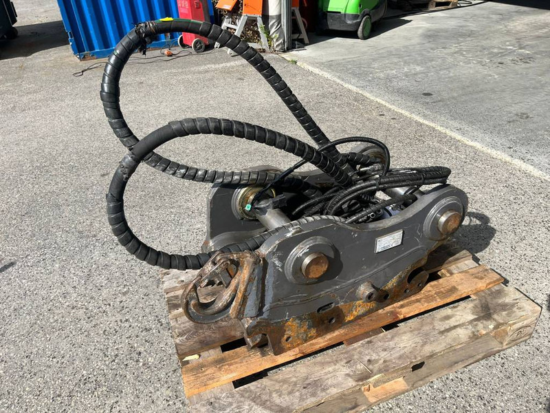 SMP ST28 / FOC70 - Quick coupler for Construction machinery: picture 2 SMP ST28 / FOC70 - Quick coupler for Construction machinery: picture 2