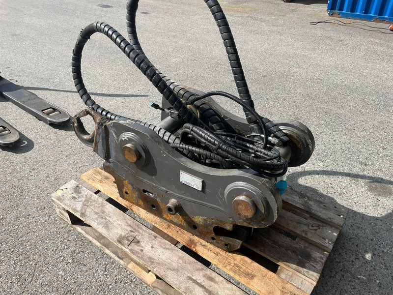 SMP ST28 / FOC70 - Quick coupler for Construction machinery: picture 4 SMP ST28 / FOC70 - Quick coupler for Construction machinery: picture 4