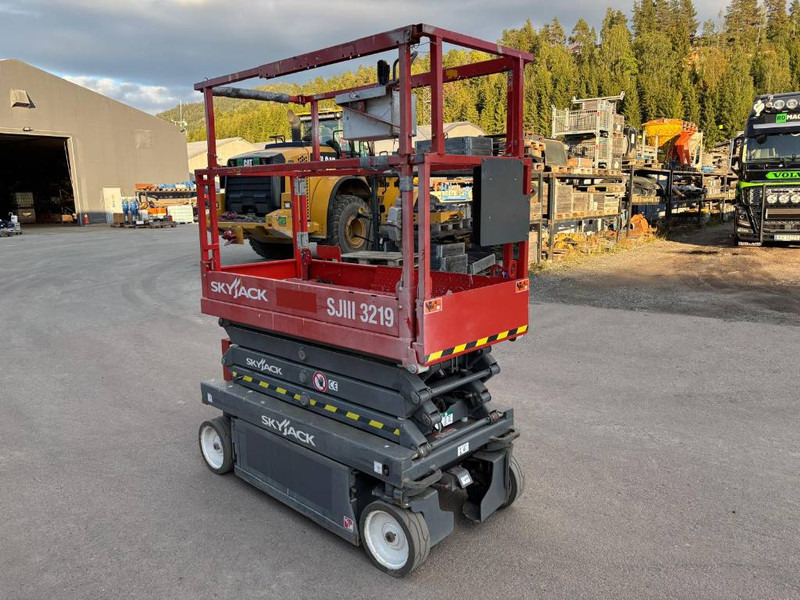 SOLD !! SkyJack SJ III 3219 - Scissor lift: picture 2 SOLD !! SkyJack SJ III 3219 - Scissor lift: picture 2