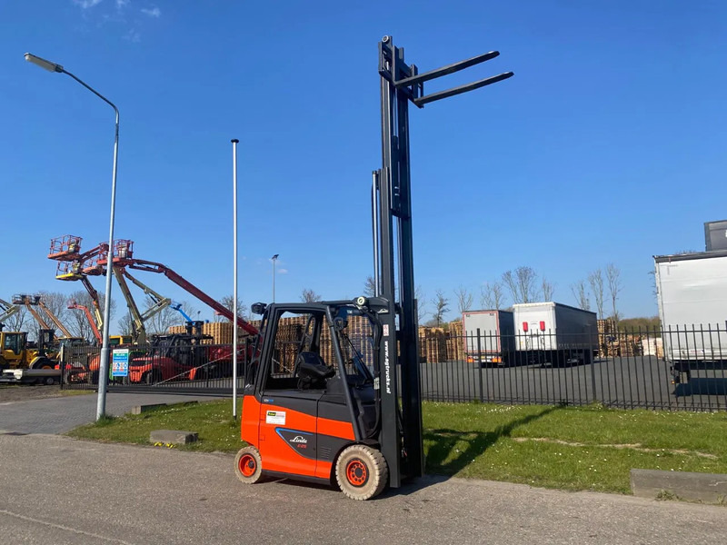 Electric forklift Linde E25H-01/600: picture 8