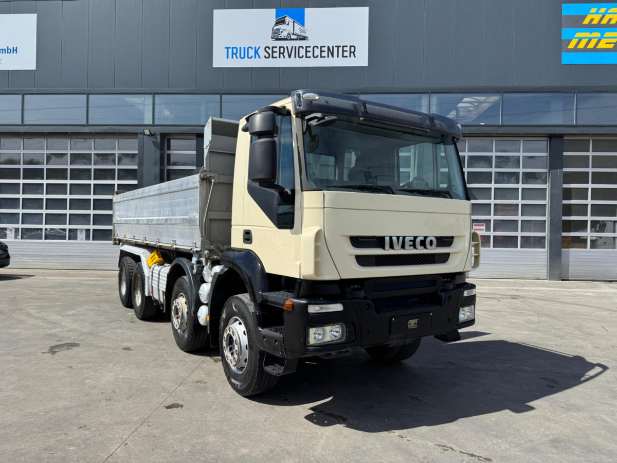 IVECO Trakker 450 8x4 - Tipper: picture 4 IVECO Trakker 450 8x4 - Tipper: picture 4