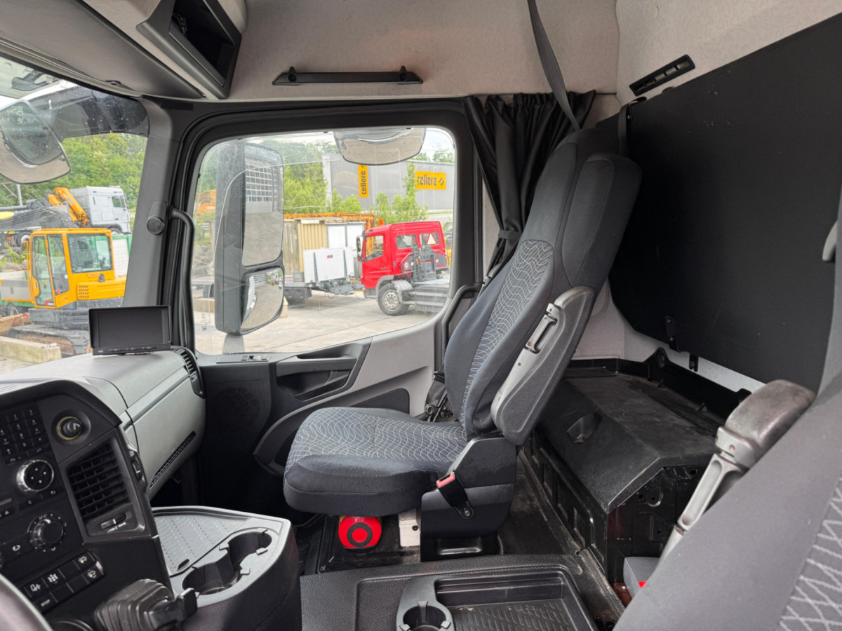 Cab chassis truck MERCEDES Antos 1851 4x2: picture 12
