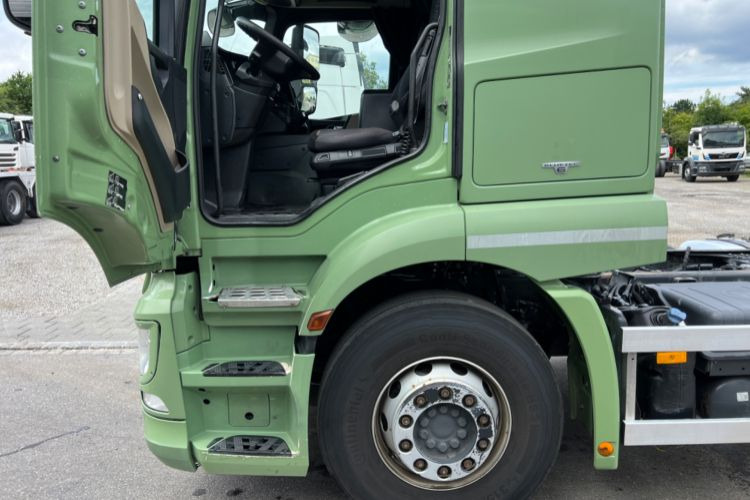 Cab chassis truck Mercedes-Benz Actros 2543 6x2: picture 15