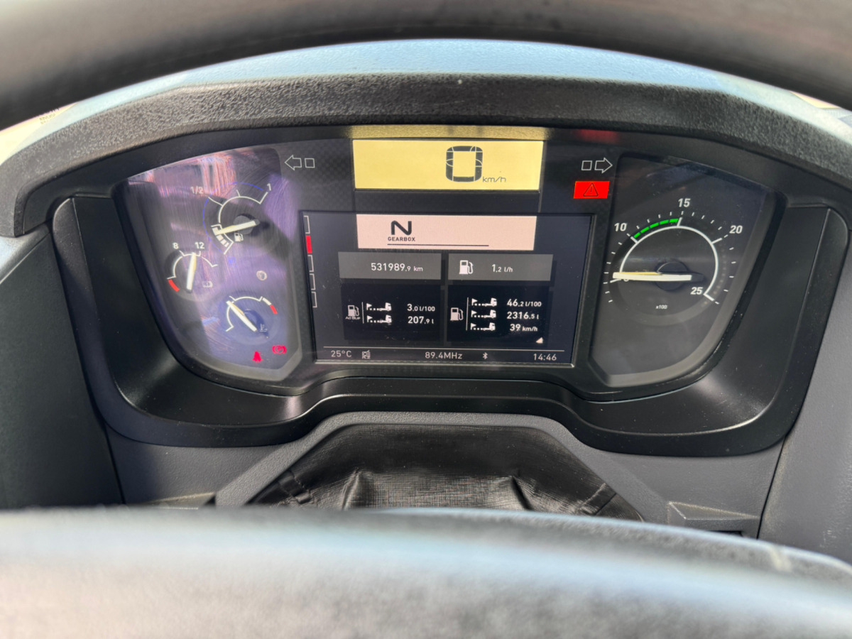 Tipper RENAULT C520 10x4: picture 18