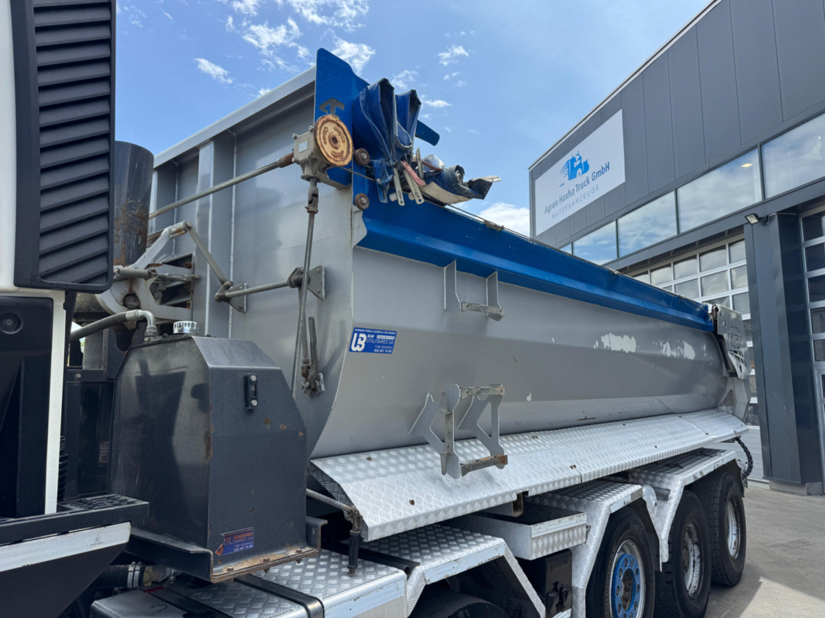 Tipper RENAULT C520 10x4: picture 10