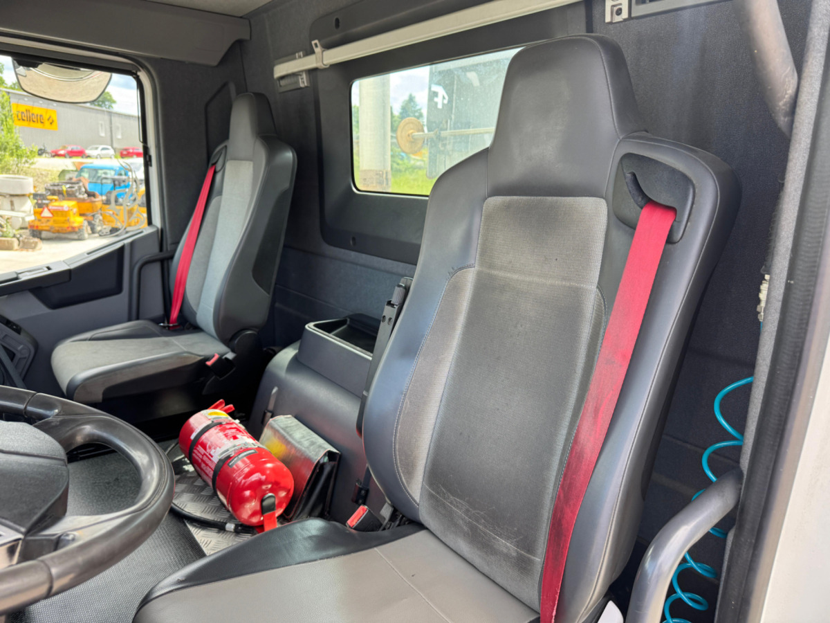 Tipper RENAULT C520 10x4: picture 17