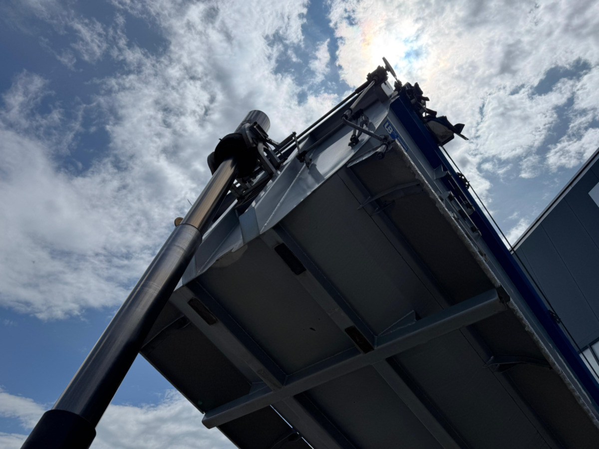 Tipper RENAULT C520 10x4: picture 12