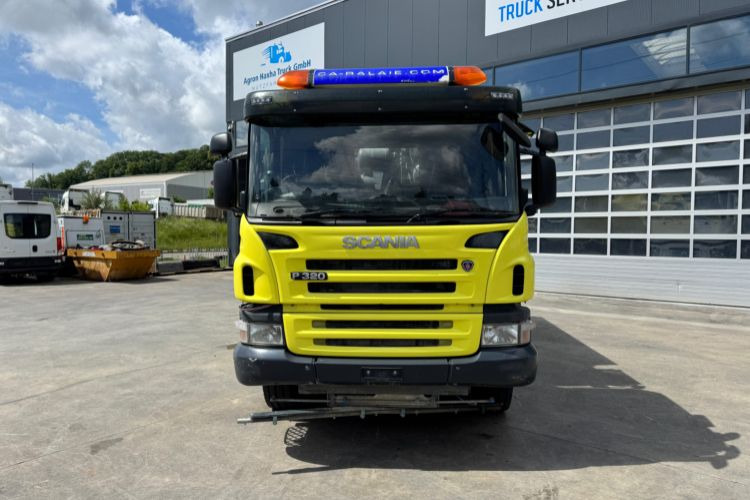 Scania P320 4x2 Valmetal Kehrmaschine - Road sweeper: picture 2 Scania P320 4x2 Valmetal Kehrmaschine - Road sweeper: picture 2