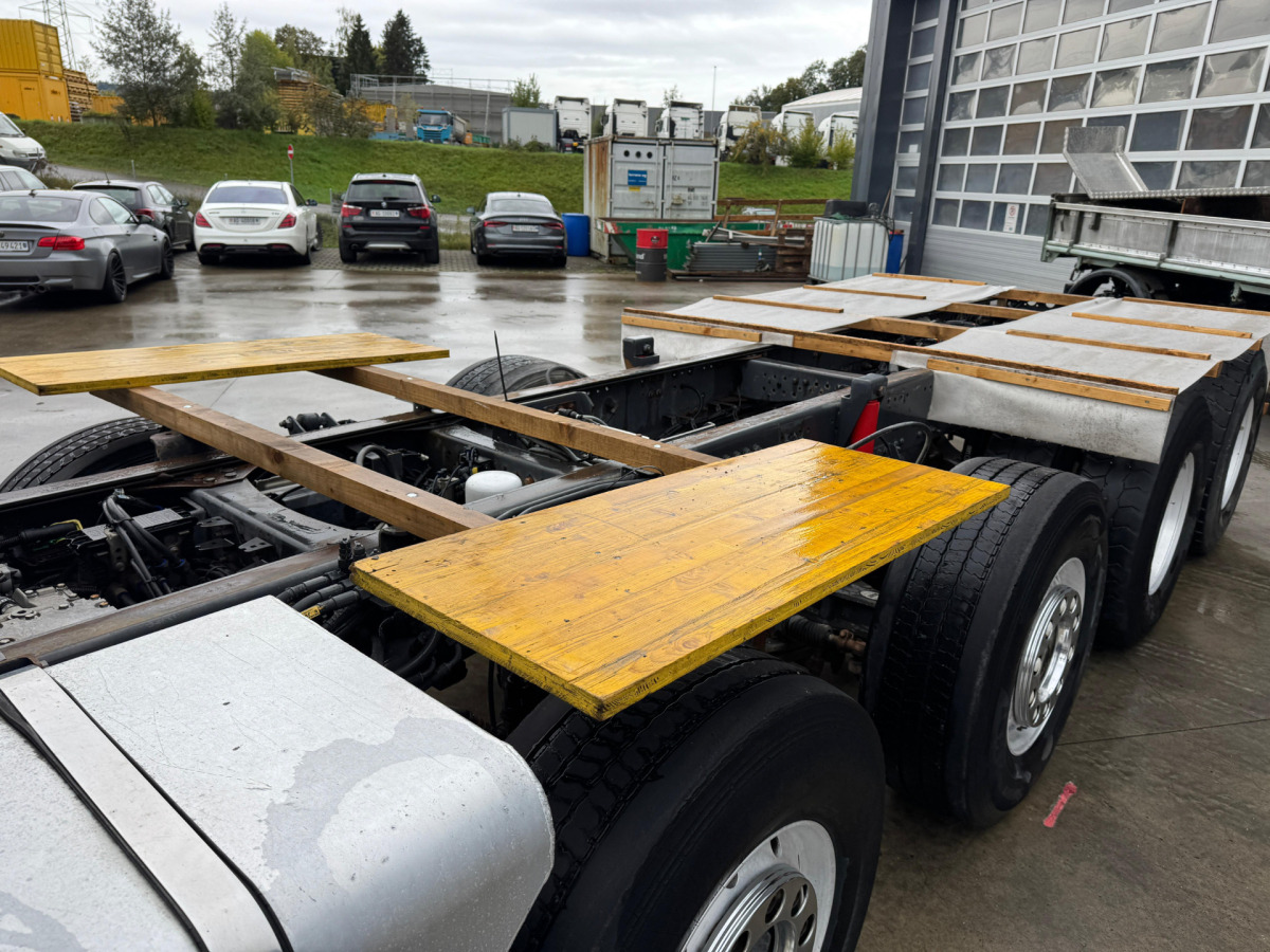 Cab chassis truck VOLVO FMX-540 10x4: picture 10