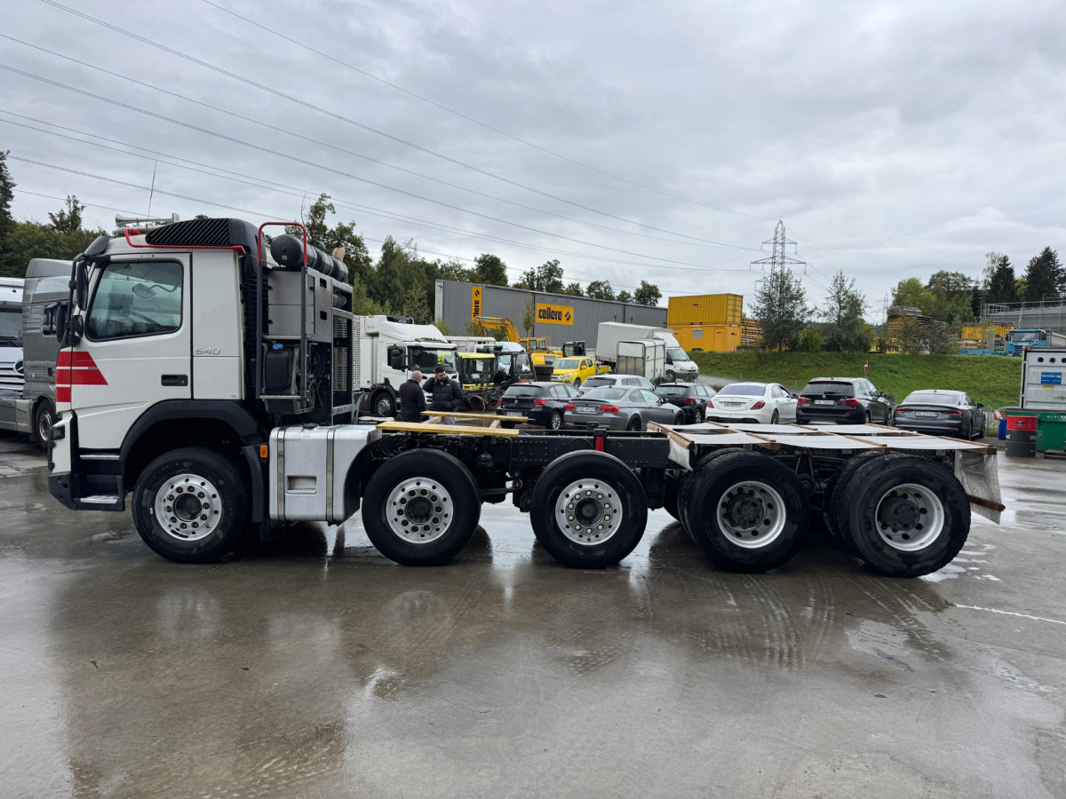 Cab chassis truck VOLVO FMX-540 10x4: picture 8