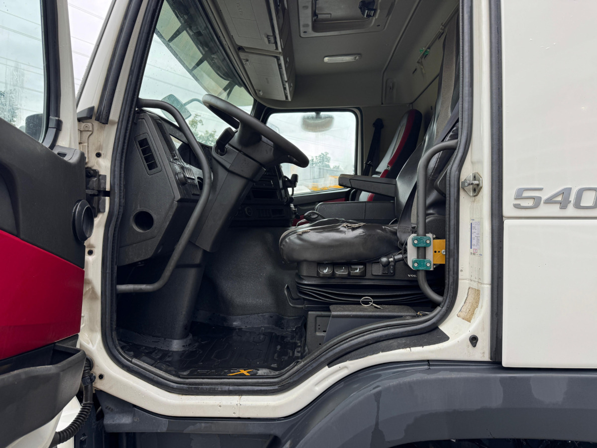 Cab chassis truck VOLVO FMX-540 10x4: picture 9