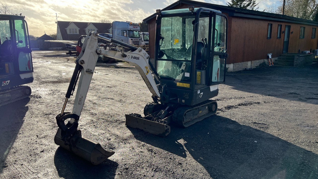BOBCAT E17 - Mini excavator: picture 2 BOBCAT E17 - Mini excavator: picture 2