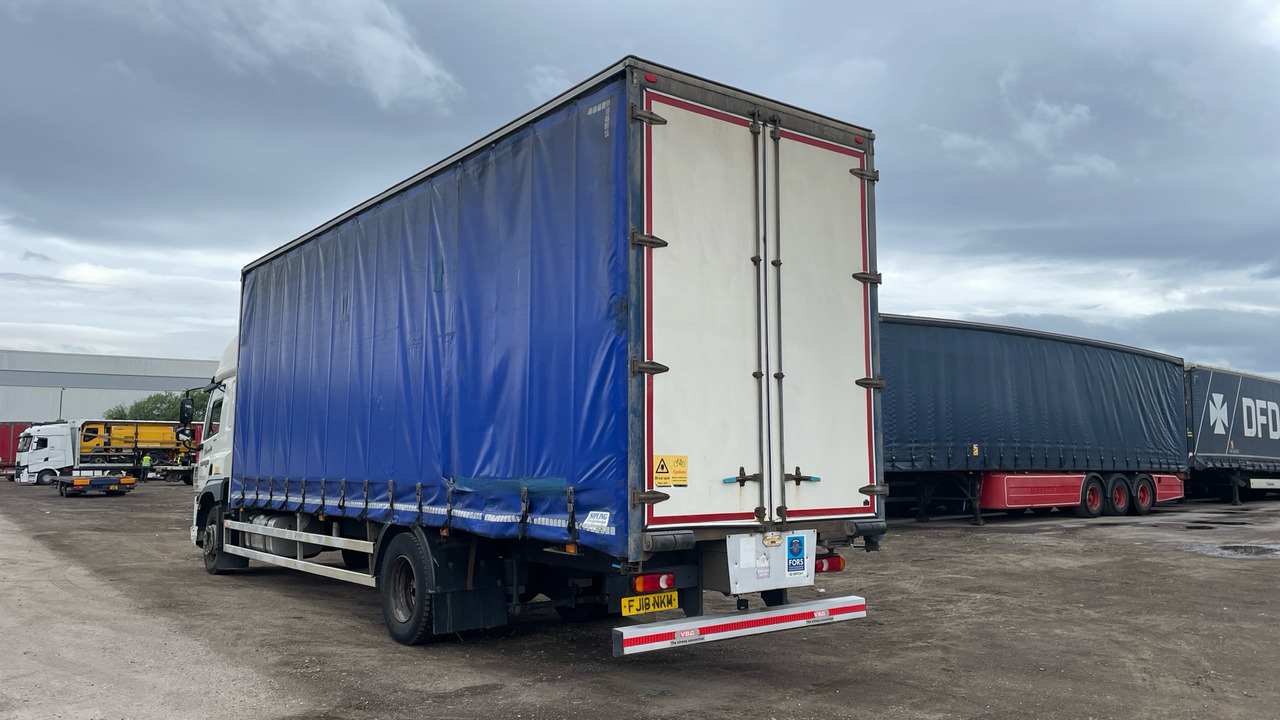 DAF CF 260 - Curtainsider truck: picture 3 DAF CF 260 - Curtainsider truck: picture 3