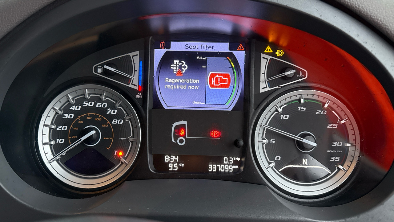 Curtainsider truck DAF CF 260: picture 6