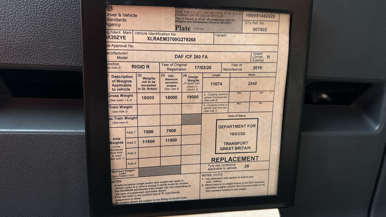 Curtainsider truck DAF CF 260: picture 11