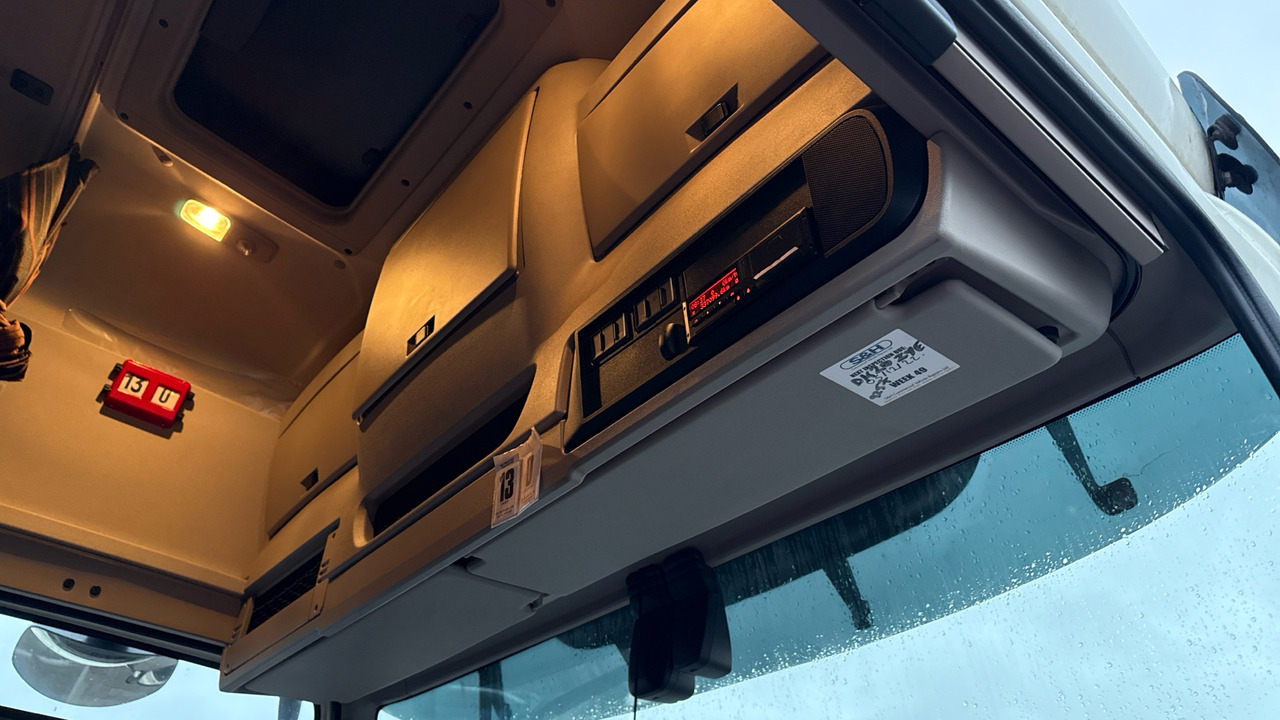 Curtainsider truck DAF CF 260: picture 14