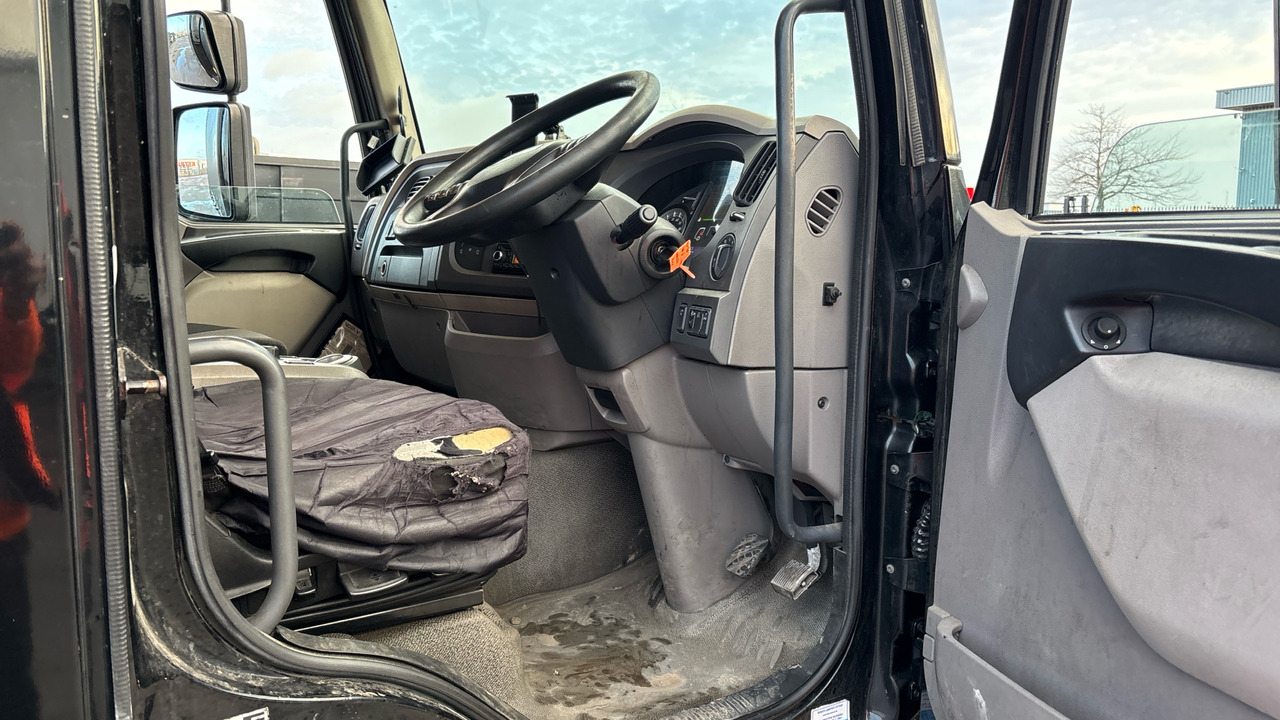 DAF LF 150 - Curtainsider truck: picture 5 DAF LF 150 - Curtainsider truck: picture 5