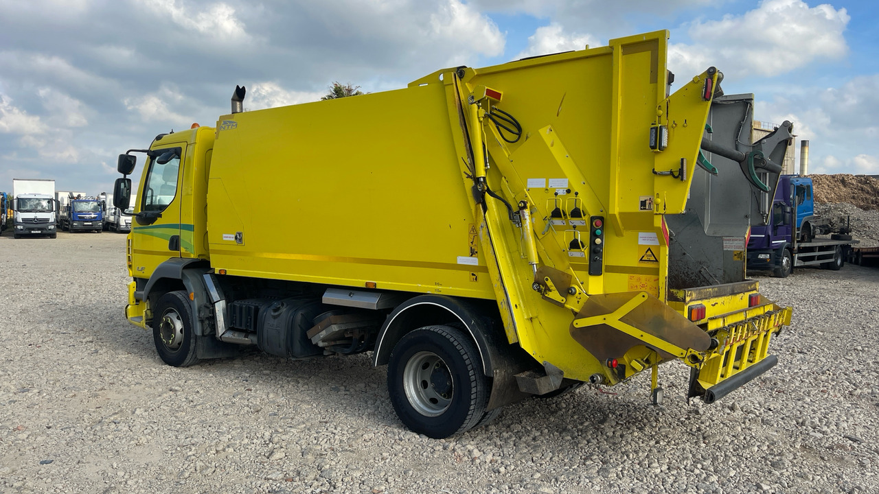 DAF LF 220 - Garbage truck: picture 3 DAF LF 220 - Garbage truck: picture 3
