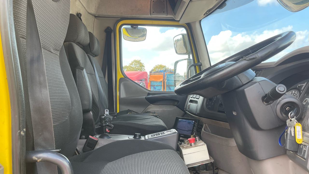 DAF LF 220 - Garbage truck: picture 5 DAF LF 220 - Garbage truck: picture 5