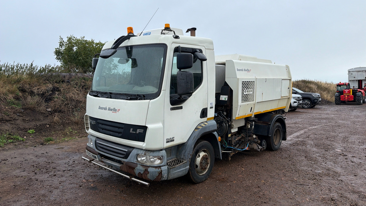 DAF LF 45.160 - Road sweeper: picture 2 DAF LF 45.160 - Road sweeper: picture 2