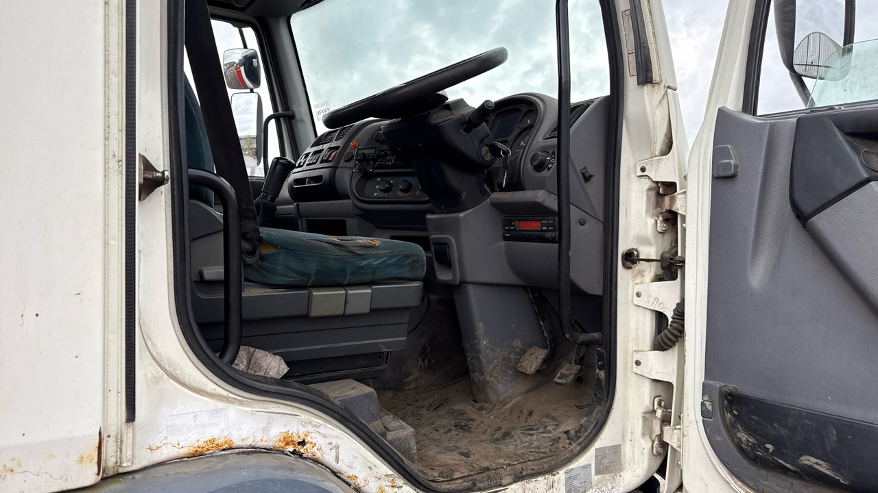 DAF LF 55.220 - Dropside/ Flatbed truck, Crane truck: picture 5 DAF LF 55.220 - Dropside/ Flatbed truck, Crane truck: picture 5