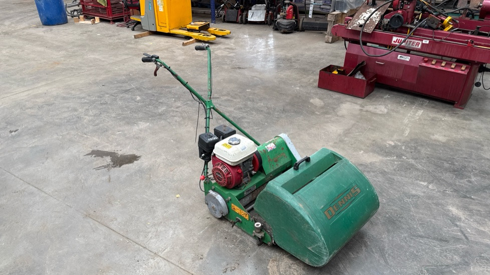 DENNIS FT20 PEDESTRIAN CYLINDER MOWER NO UNIT, GRASS BOX - Garden mower: picture 1 DENNIS FT20 PEDESTRIAN CYLINDER MOWER NO UNIT, GRASS BOX - Garden mower: picture 1
