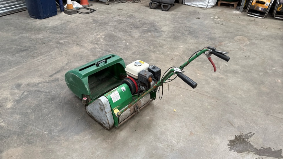 DENNIS FT20 PEDESTRIAN CYLINDER MOWER NO UNIT, GRASS BOX - Garden mower: picture 3 DENNIS FT20 PEDESTRIAN CYLINDER MOWER NO UNIT, GRASS BOX - Garden mower: picture 3