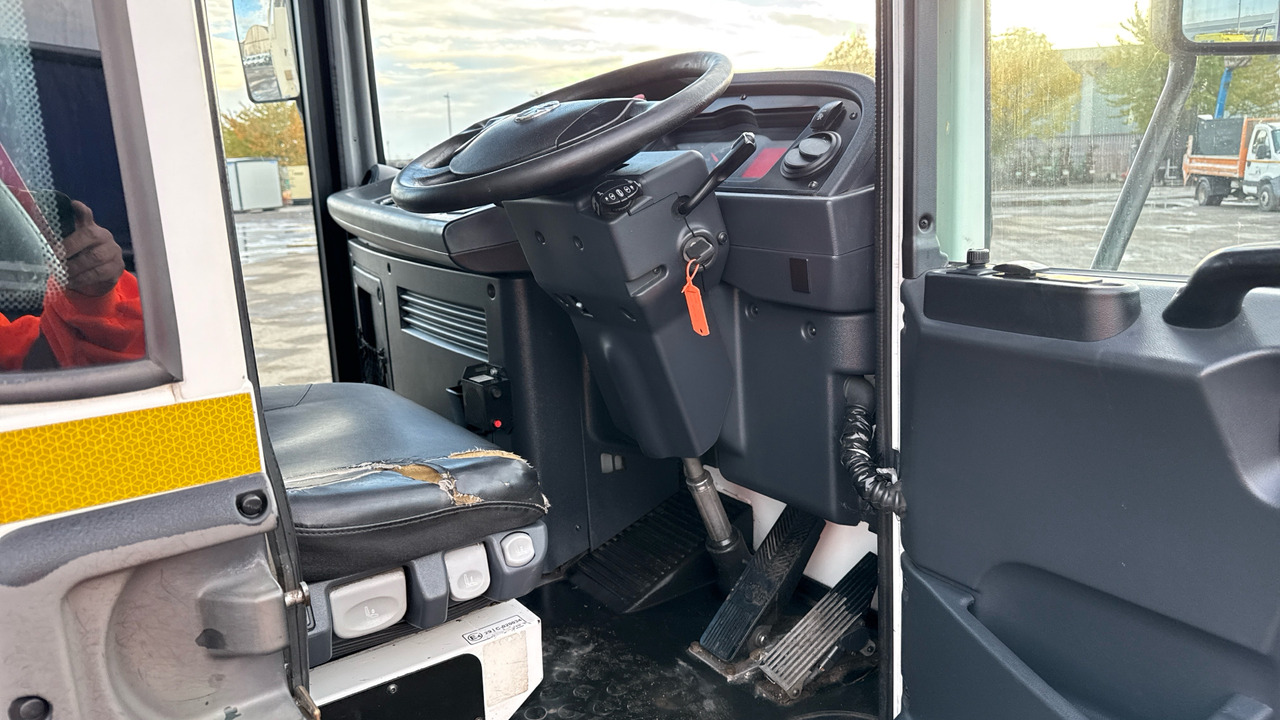 Dennis Elite 6 - Garbage truck: picture 5 Dennis Elite 6 - Garbage truck: picture 5