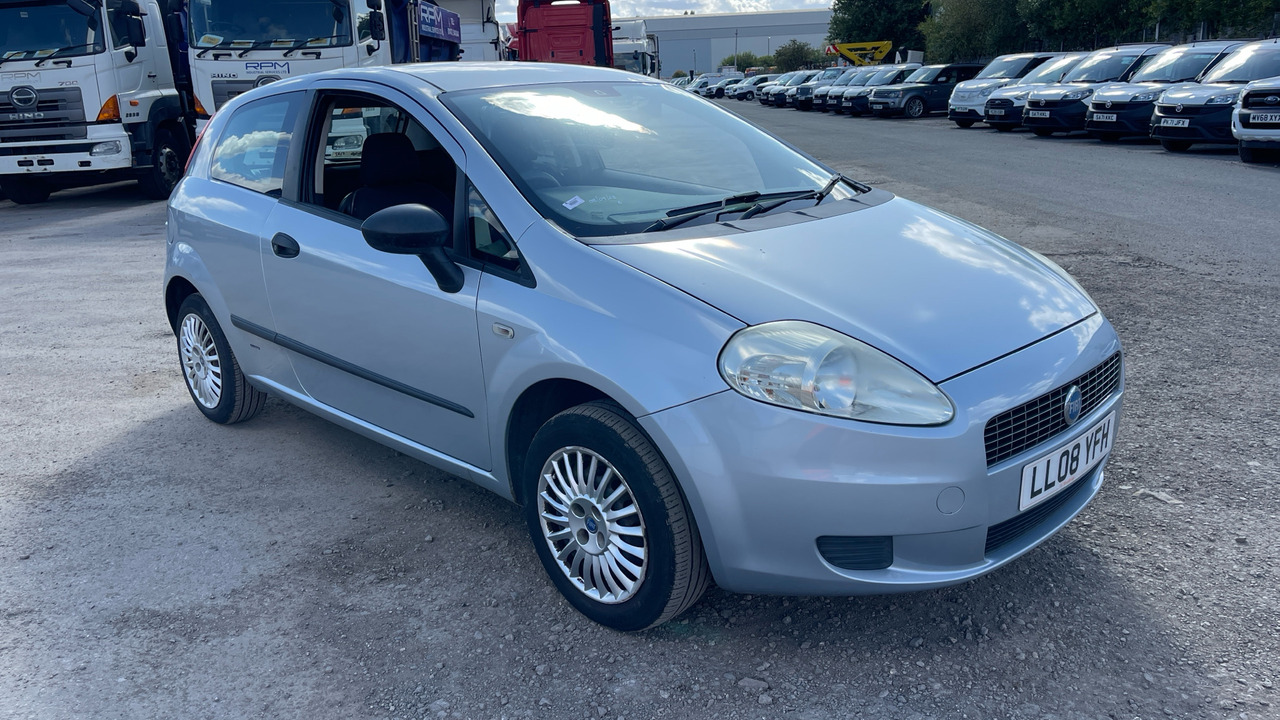 FIAT PUNTO 1.2 Active GRANDE - Hatchback: picture 1 FIAT PUNTO 1.2 Active GRANDE - Hatchback: picture 1