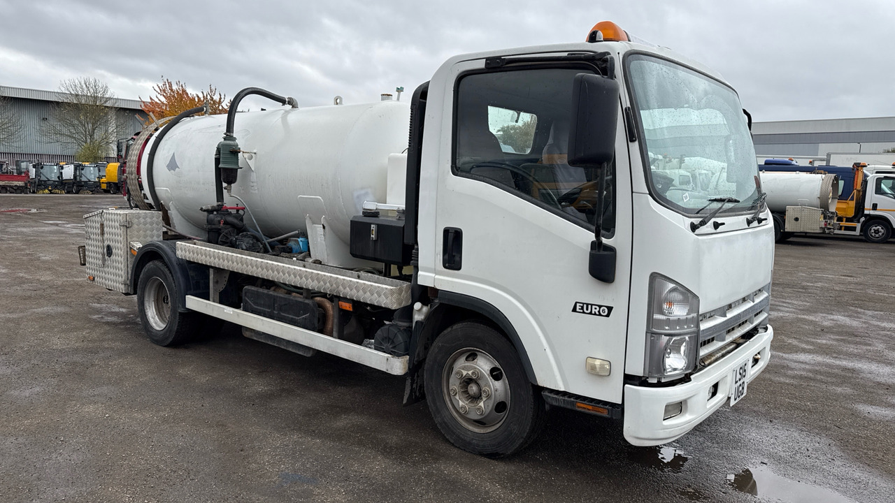 ISUZU N75 190 - Tank truck: picture 1 ISUZU N75 190 - Tank truck: picture 1