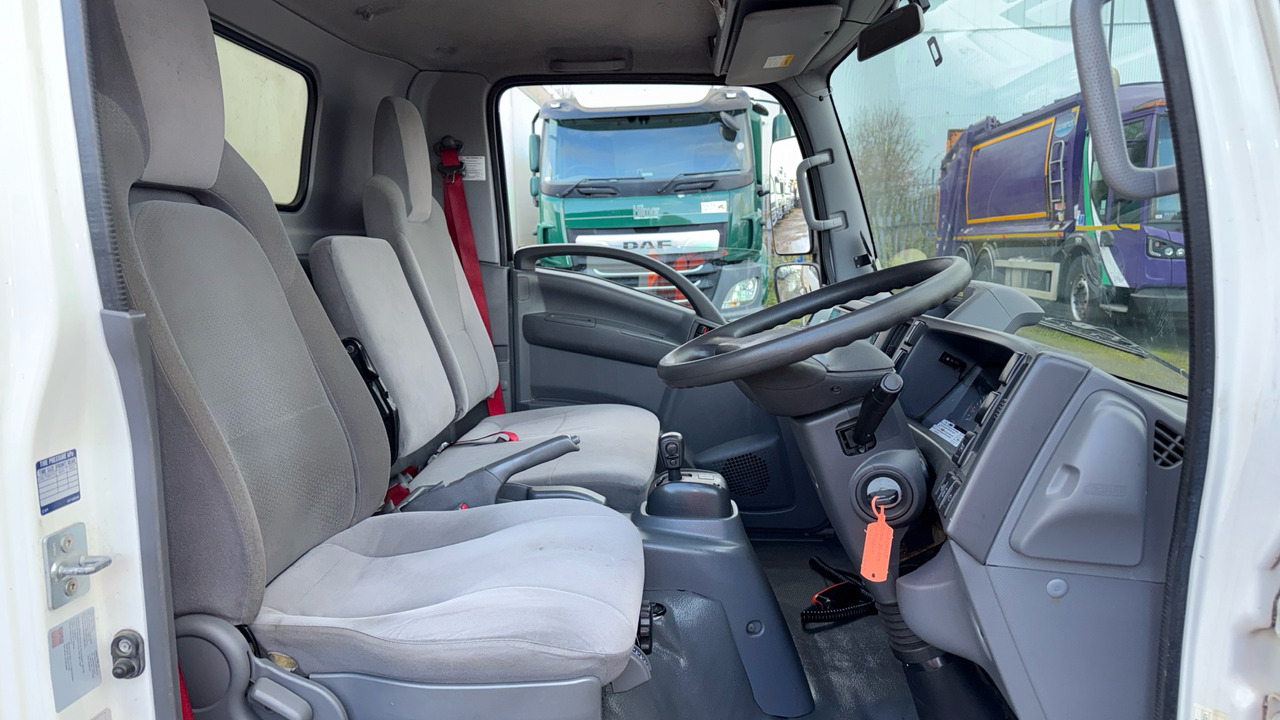 ISUZU N75.190 - Curtainsider truck: picture 5 ISUZU N75.190 - Curtainsider truck: picture 5