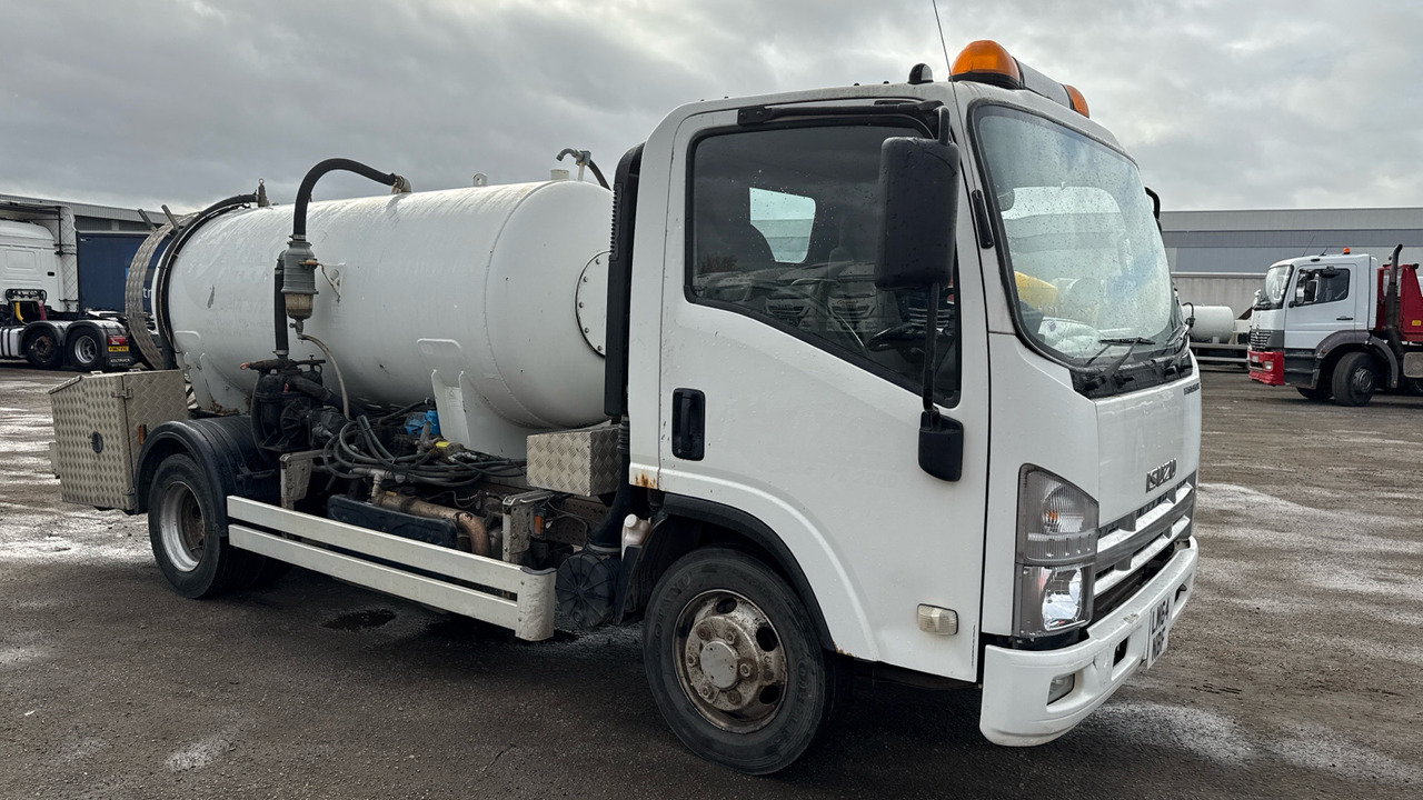 ISUZU N75 190 - Tank truck: picture 1 ISUZU N75 190 - Tank truck: picture 1