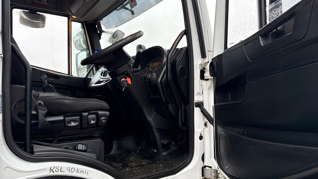 IVECO EUROCARGO 180-250 - Curtainsider truck: picture 5 IVECO EUROCARGO 180-250 - Curtainsider truck: picture 5
