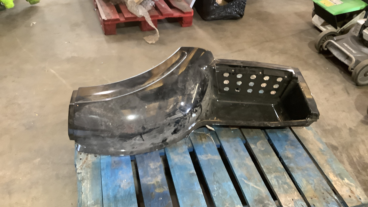IVECO WHEEL ARCH & STEP - Construction equipment: picture 1 IVECO WHEEL ARCH & STEP - Construction equipment: picture 1