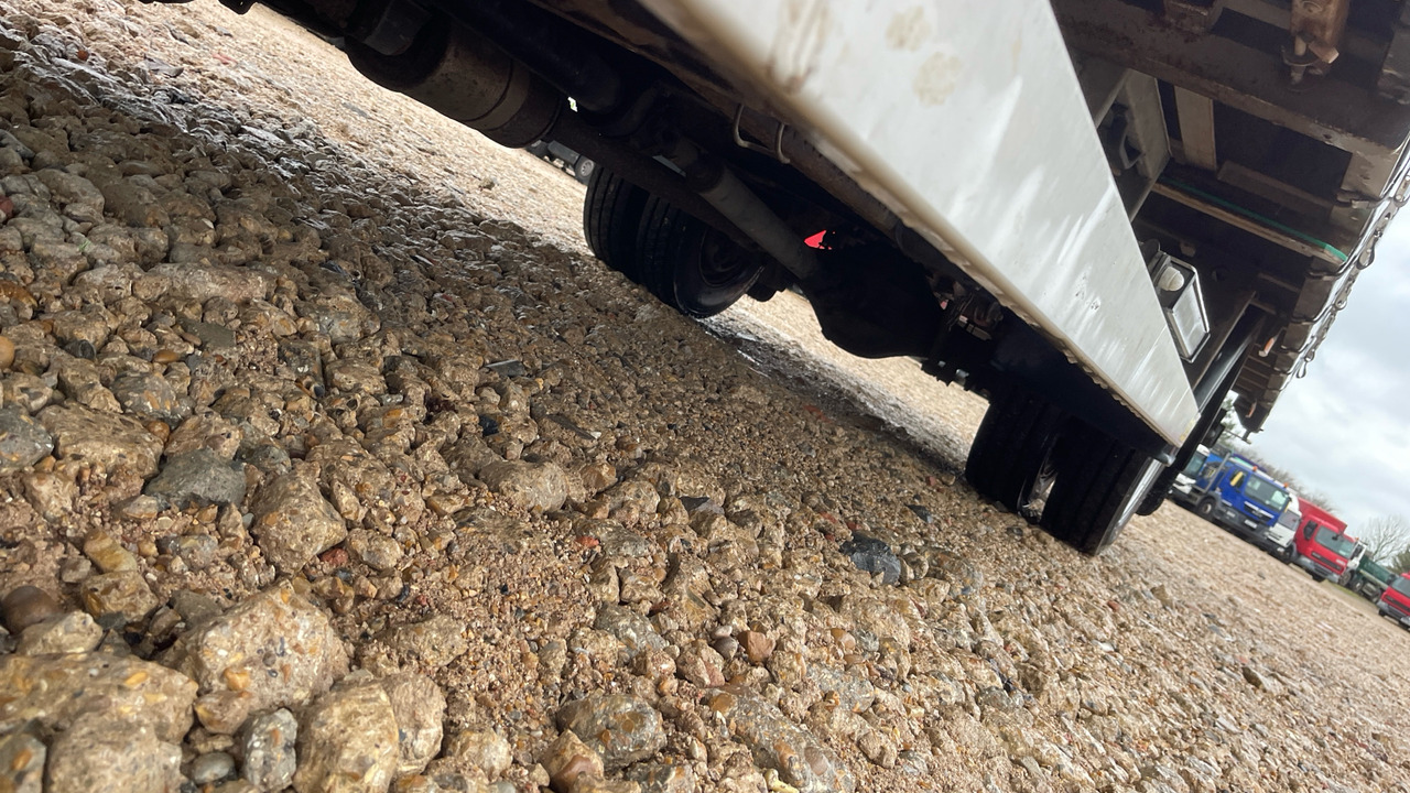 Curtainsider truck Isuzu N75 190: picture 13