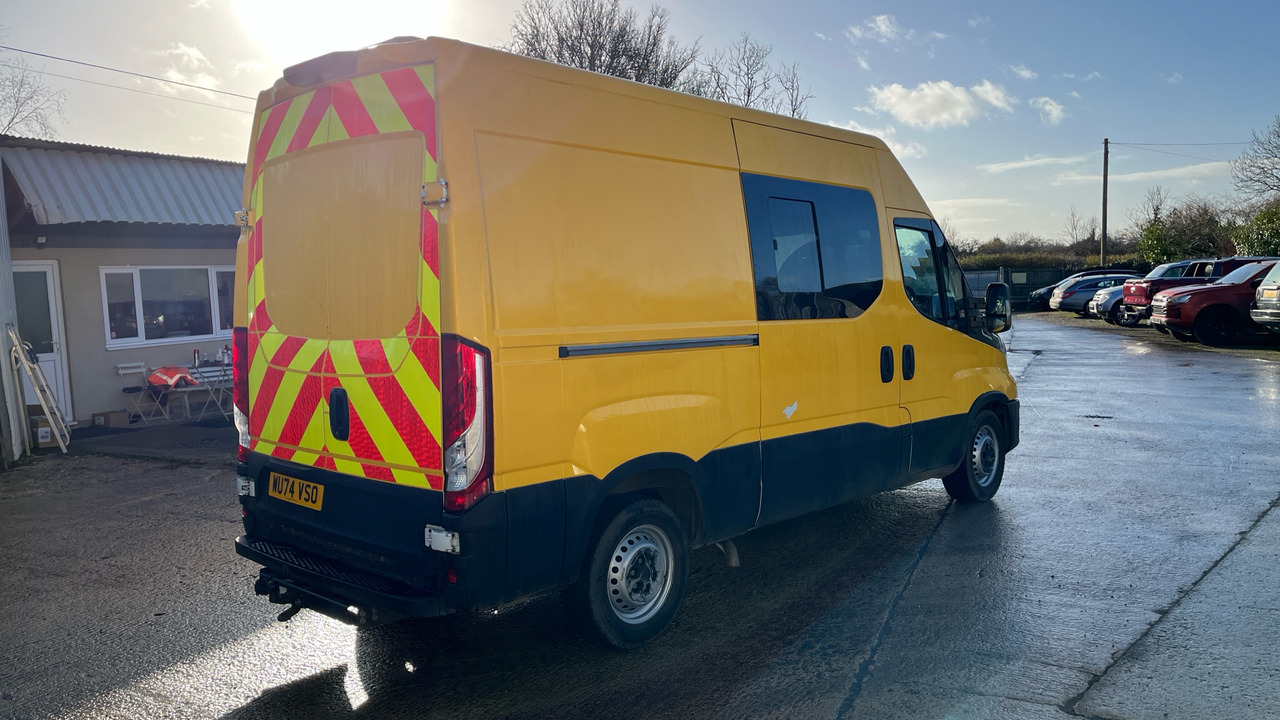 Iveco Daily 35-140 - Combi van: picture 4 Iveco Daily 35-140 - Combi van: picture 4