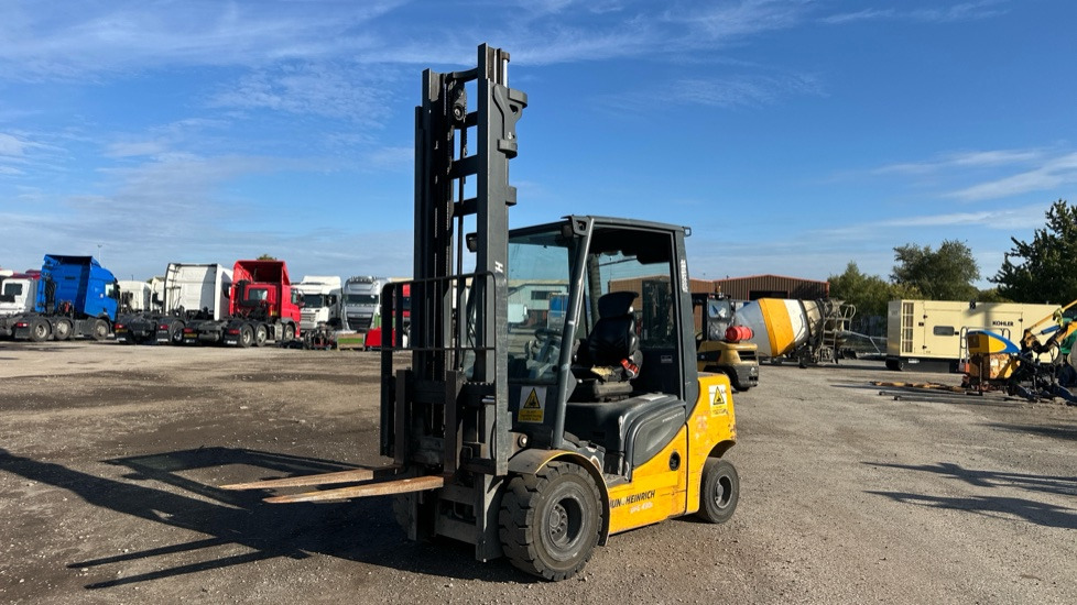 JUNGHEINRICH DFG430S - Diesel forklift: picture 2 JUNGHEINRICH DFG430S - Diesel forklift: picture 2