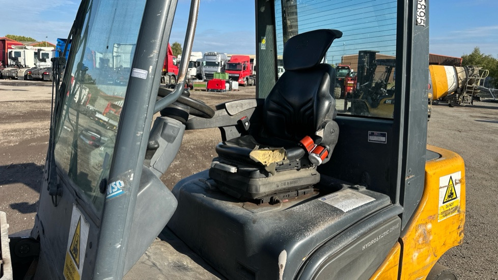 JUNGHEINRICH DFG430S - Diesel forklift: picture 5 JUNGHEINRICH DFG430S - Diesel forklift: picture 5