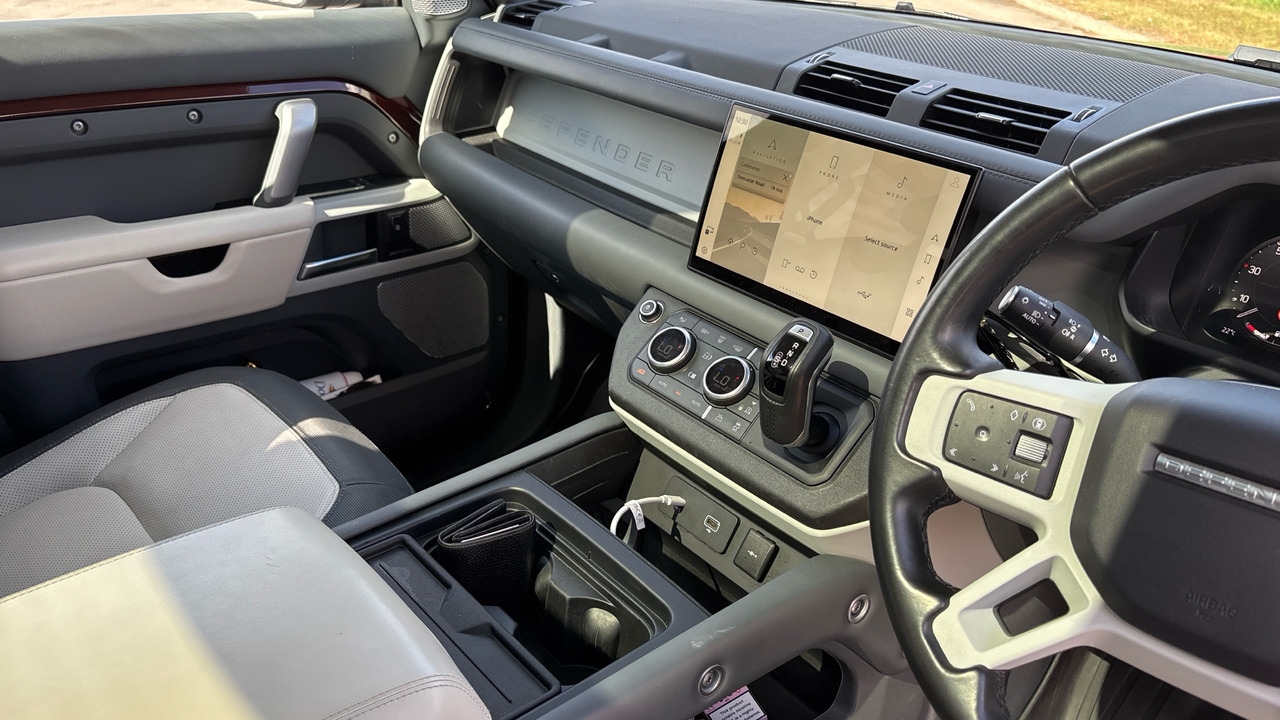 SUV LAND ROVER DEFENDER 3.0 D300 X-Dynamic HSE 130: picture 7