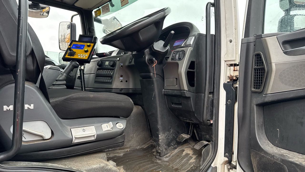 MAN TGM 18.250 - Snow removal vehicle: picture 5 MAN TGM 18.250 - Snow removal vehicle: picture 5