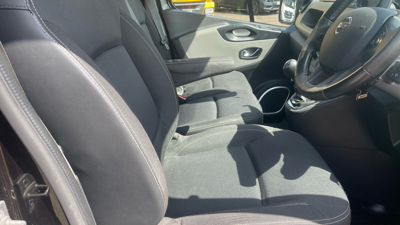 NISSAN NV300 1.6 dCi 120ps H1 Tekna Van - Small van: picture 5 NISSAN NV300 1.6 dCi 120ps H1 Tekna Van - Small van: picture 5